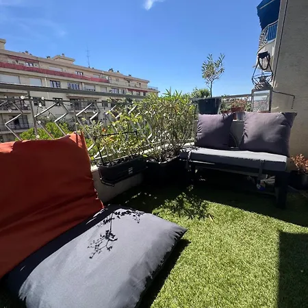 Beautiful 2-room, Ac, Center, Terrace Appartement *