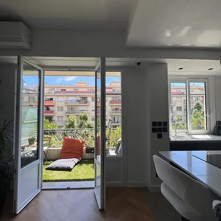 Beautiful 2-room, Ac, Center, Terrace *