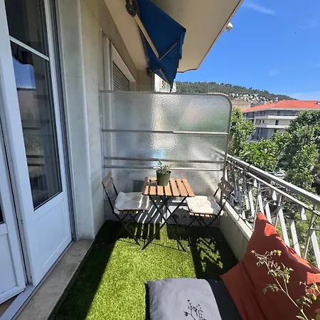 Apartmán Beautiful 2-room, Ac, Center, Terrace