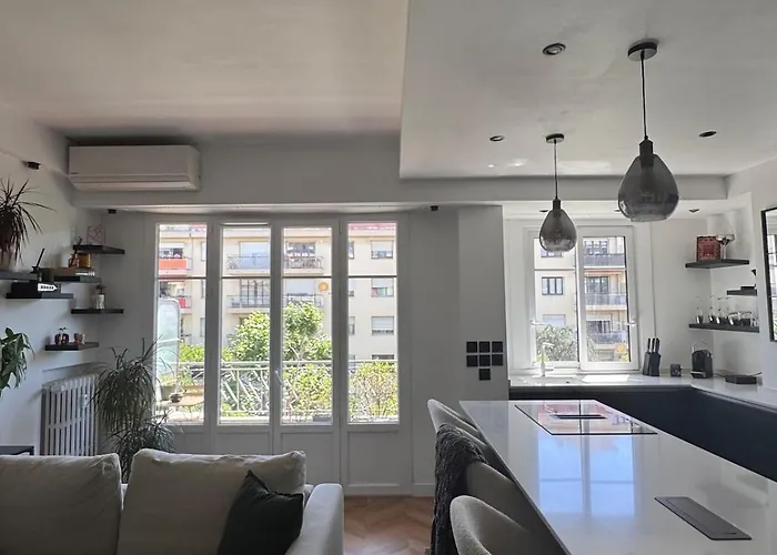 Beautiful 2-room, Ac, Center, Terrace