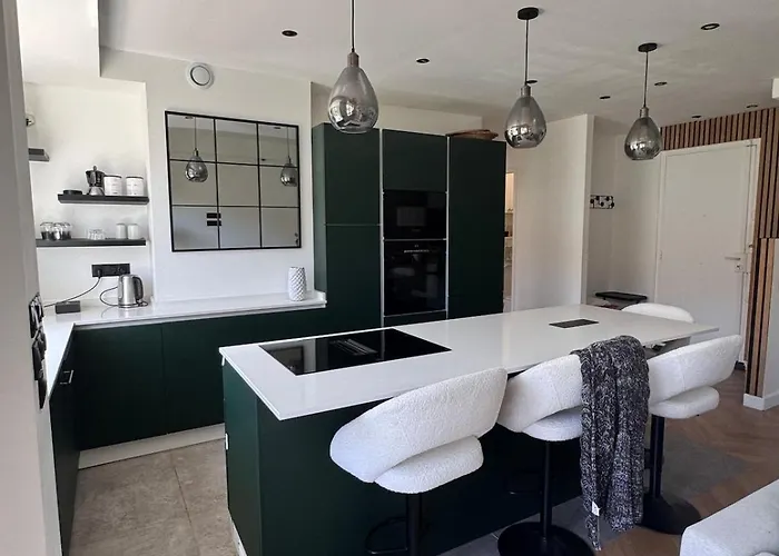 Beautiful 2-room, Ac, Center, Terrace شقة