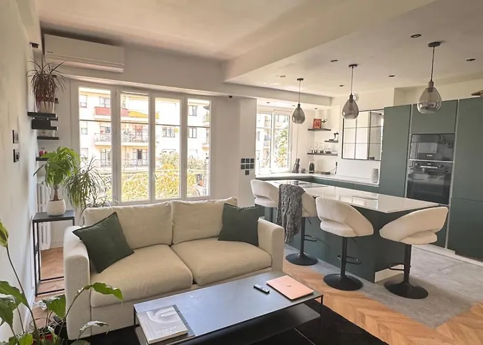 Beautiful 2-room, Ac, Center, Terrace Διαμέρισμα *